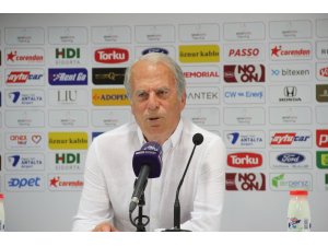 Mustafa Denizli: "İstanbul deplasmanlarından mağlubiyetsiz dönmek önemli"