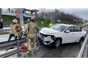 E-5 Karayolu’nda otomobil bariyerlere ok gibi saplandı