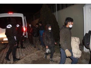 Erzincan’da 56 kaçak göçmen yakalandı