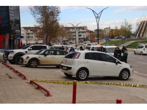 Caddede karşılaşan husumetliler dehşet saçtı