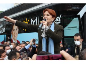 İYİ Parti Genel Başkanı Akşener Manisa’da esnaf ziyareti yaptı