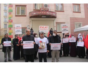 Evlat nöbetindeki ailelerden İnsan Hakları Günü’nde HDP’ye tepki