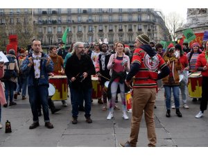 Paris’te ırkçılık karşıtı protesto