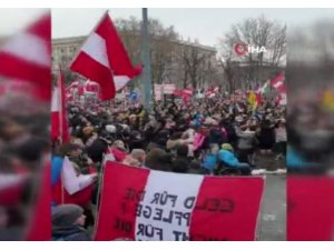 Avusturya’da Covid-19 kısıtlamalarına karşı protestolar devam ediyor