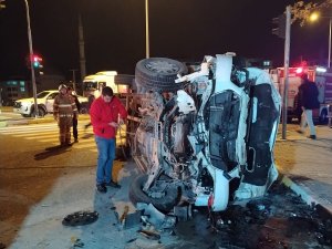 Balıkesir’de ambulansın da karıştığı zincirleme kaza: 3’ü sağlık görevlisi 4 yaralı