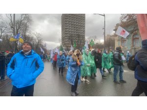 Ukrayna’da karantina karşıtlarından protesto