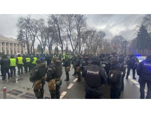 Ukrayna’da karantina karşıtlarından protesto