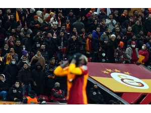 Spor Toto Süper Lig: Galatasaray: 0 - Medipol Başakşehir: 1 (İlk yarı)