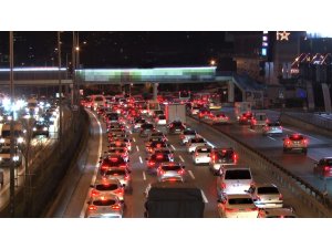 İstanbul’da ilk iş gününde trafik yüzde 60’ı gördü