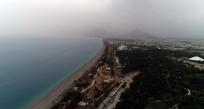 Antalya'yı toz bulutu sardı