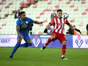 Spor Toto Süper Lig: DG Sivasspor: 0 - Çaykur Rizespor: 0 (İlk yarı)