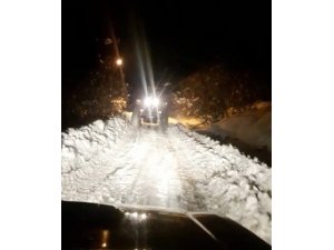 Tunceli’de ekipler karla kaplı köydeki yaralı vatandaş için seferber oldu