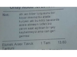 Yemek siparişi veren müşteri kuryeye o güzel notu bıraktı