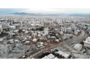 Kar yağışıyla beraber İstanbul’un Anadolu yakası beyaza büründü