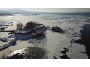 Konya’da sıcaklıklar eksi 16 düştü Beyşehir Gölünün kıyıları dondu