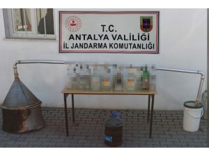 Korkuteli’de 80 litre sahte alkol yakalandı