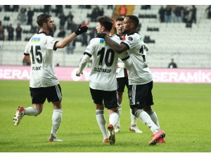 Spor Toto Süper Lig: Beşiktaş: 1 - Göztepe: 1 (İlk yarı)