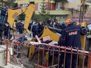 Kanalizasyon çalışması sırasında göçük altında kalan 1 işçi kurtarıldı