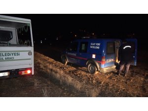 Tarlada şüpheli ölüm: Silahla başından vurulmuş halde bulundu