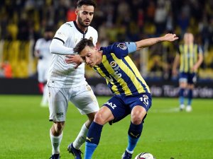 Spor Toto Süper Lig: Fenerbahçe: 1 - Yeni Malatyaspor: 0 (İlk yarı)