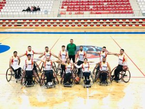 Pota altında tanışıp evlendiler sahada birlikte ter döküyorlar