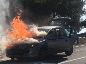 Dağ yolundaki otomobil yangını korkuttu