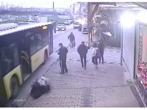 Otobüs erken hareket etti yaşlı kadın yere düştü