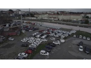 Zeytinburnu’nda bir otopark dolusu sıfır araç