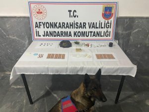 Alkol denetimine gidilen tekel bayisinde uyuşturucu ve tarihi sikke ele geçirildi