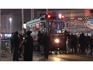 Taksim Meydanı ve İstiklal Caddesi’nde yeni yıl heyecanı