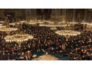 Ayasofya Camii yılın ilk sabah namazında doldu taştı