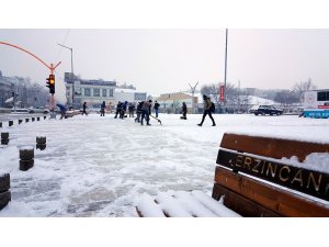 Yurdun Doğu illerinde günlerdir devam eden kar yağışı etkisini artırıyor