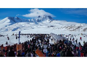 Erciyes hafta sonunda 30 bin turist ağırladı