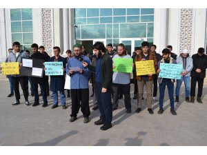 Yalova Üniversitesi öğrencileri Cihad Kısa’yı protesto etti