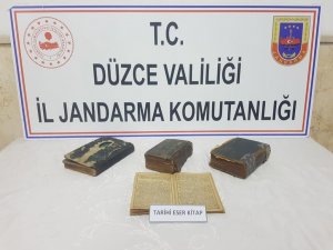 1800’lü yıllara ait el yazması dini tavsiyeler kitabı ele geçirildi