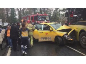 Sarıyer’de virajı alamayan ticari taksi İETT otobüsünün altına girdi: 2 yaralı