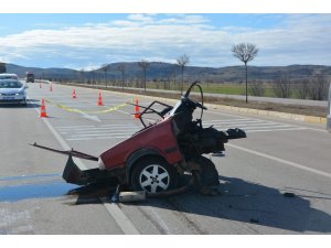 Ortadan ikiye bölünen Tofaş 1 kişiye mezar oldu