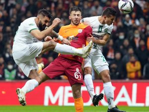 Spor Toto Süper Lig: Galatasray: 0 - GZT Giresunspor: 1 (İlk yarı)