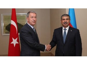 Milli Savunma Bakanı Akar Azerbaycanlı mevkidaşı ile görüştü