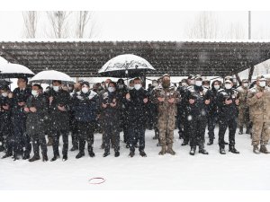 Silah kazasında hayatını kaybeden polis memleketine uğurlandı