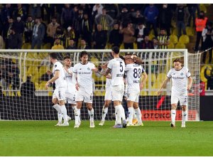 Spor Toto Süper Lig: Fenerbahçe: 1 - Adana Demirspor: 1 (İlk yarı)