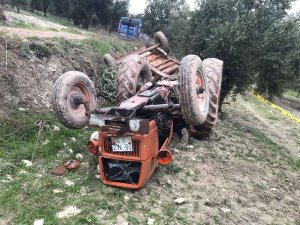 Devrilen traktörün altında kalan çiftçi hayatını kaybetti