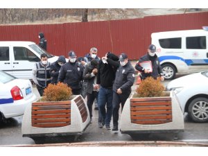 Polis tarafından suçüstü yapılan 4 şüpheliden 3’ü tutuklandı