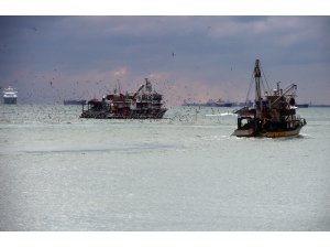 İstanbul’daki balıkçıların kış mesaisi