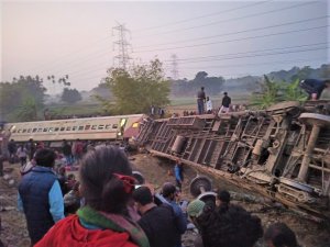 Tren kazasında can kaybı 9’a yükseldi