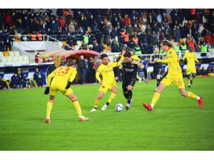 Süper Toto Süper Lig: Yeni Malatyaspor: 1 - Göztepe: 1 (İlk yarı)