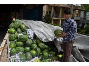 Türkiye’de piyasaya ilk o ülkenin karpuzu girdi