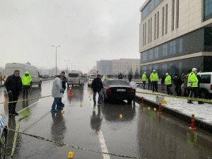 Adliyenin önünde kanlı pusu: 1 ağır yaralı