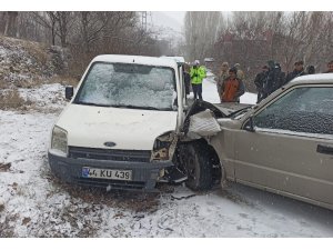 Malatya’da kar beraberinde kazaları getirdi