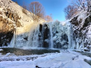 Ordu’da şelale buz tuttu